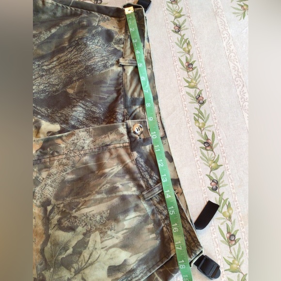 Lg Men’s Camo hunting outdoor pants. - Picture 2 of 9